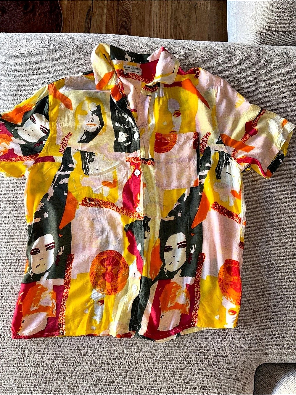 Urban Outfitters Abstract Short Sleeve Button Down Size Small